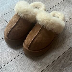 UGG Disquette Tan Shearling Women's Slippers